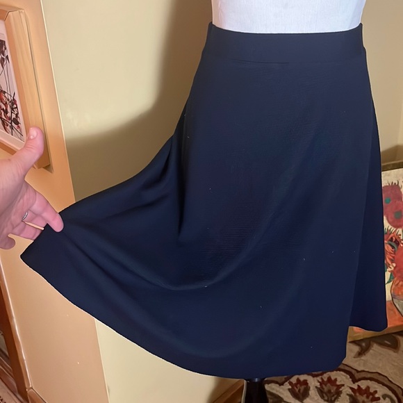 TALBOTS Size 12W STRETCHY Soft Textured Skater Aline Flounce Pull-On $89 NEW - Picture 2 of 12